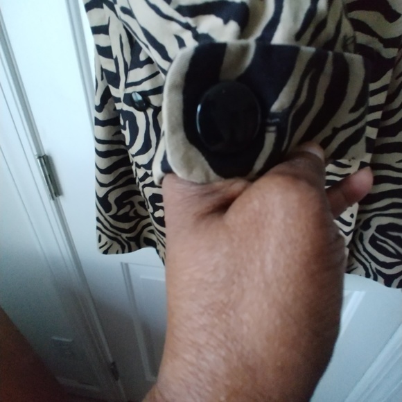 Dana Buchman Animal Print Coat - Picture 5 of 6